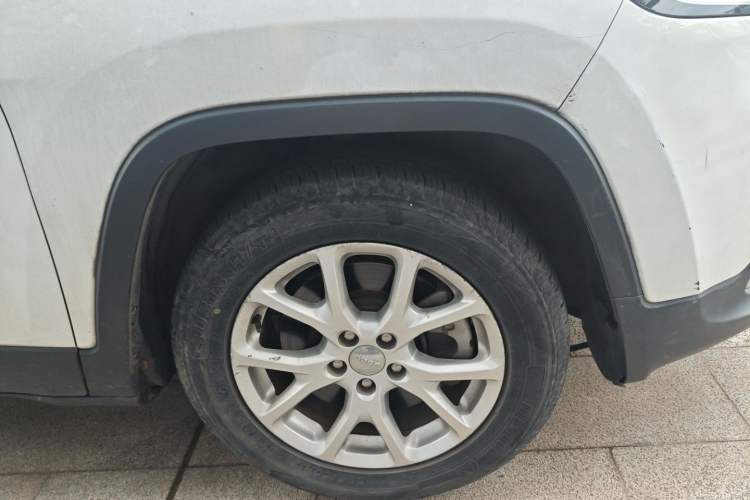 Used Jeep Cherokee 2017 2.0L Superior Edition
