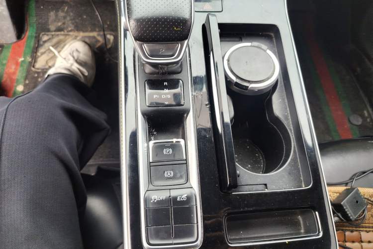 Used Roewe i6 MAX 2020 300TGI Automatic Sporty Cool Edition Gear Lever