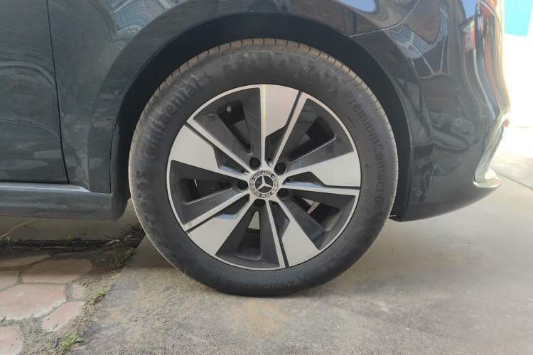 Used Mercedes-Benz V-Class 2021 V 260 L Long Wheelbase Prestige Edition Right Front Wheel Hub