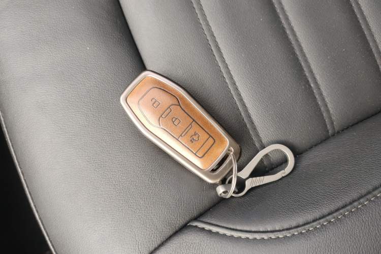 Used Ford Edge 2017 EcoBoost 245 Two-Wheel-Drive Sporty 7-Seater Vehicle Key