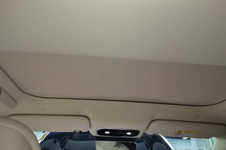 Used Hima AITO M8 2025 Extended-Range Max+ Version 53.4 kWh 6-Seater Edition Headliner