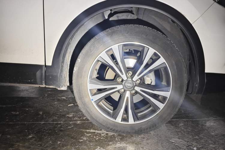 Used Nissan Qashqai 2019 2.0L CVT Luxury Edition Right Front Wheel Hub
