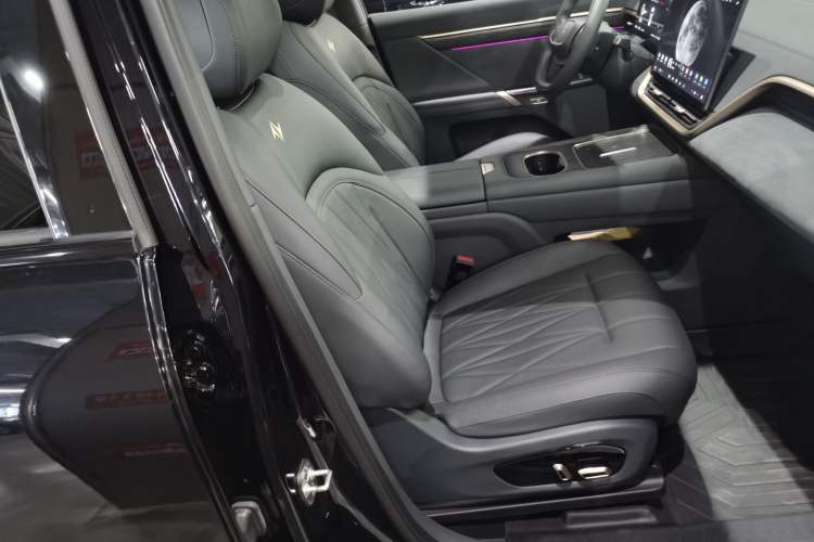 Used Dongfeng eπ eπ008 2025 210 Ultra Range-Extended Version 5 Seats
