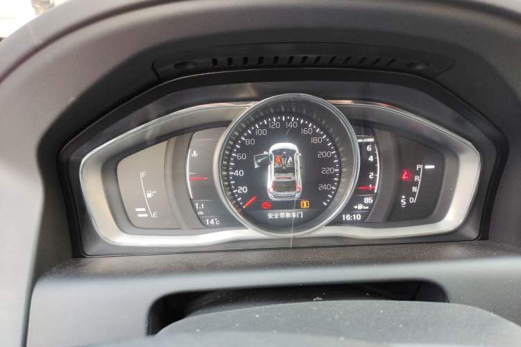 Used Volvo XC60 2017 T5 AWD Smart Range Edition Instrument Cluster