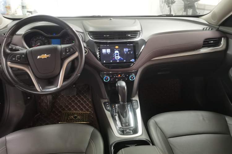 Used Chevrolet Malibu 2018 530T Automatic Fashion Edition Center Console