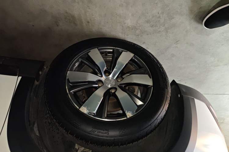 Used Peugeot 2008 2018 1.6L Automatic Trend Edition Left Front Wheel Hub