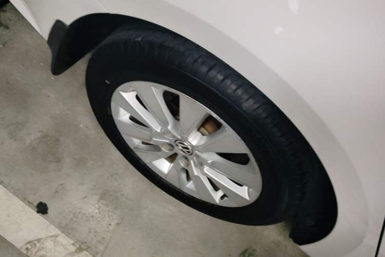 Used Volkswagen Lavida 2013 Restyled Classic 1.6L Manual Comfort Edition Right Rear Wheel Hub