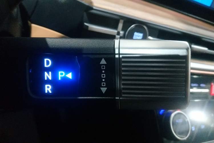 Used Hyundai Santa Fe 2024 2.0T Connoisseur Ultra Gear Lever