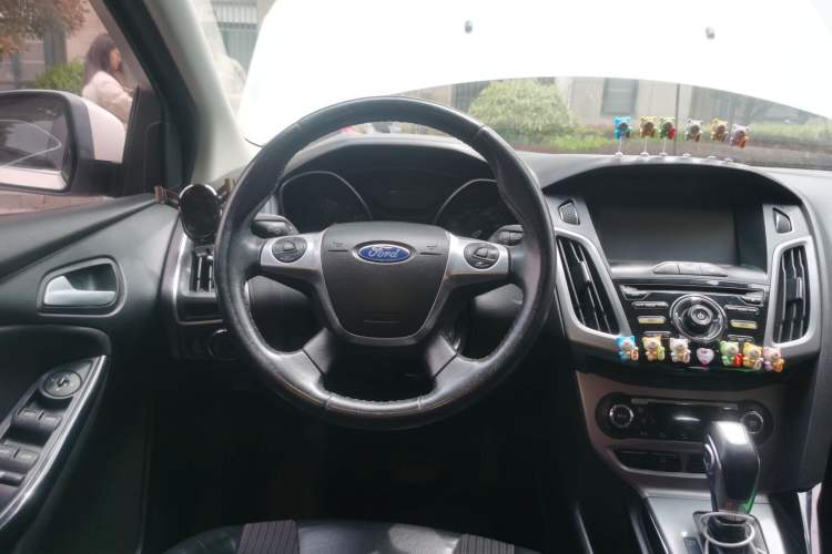 Used Ford Focus 2012 Sedan 1.6L Automatic Fashion Edition
