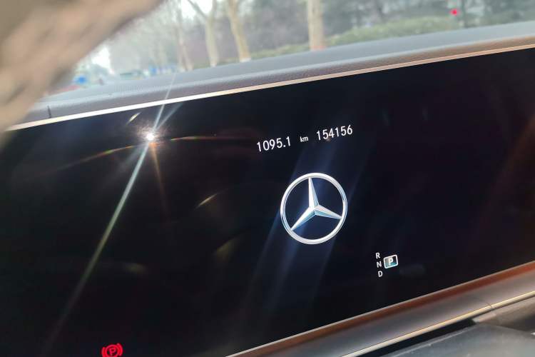 Used Mercedes-Benz GLS 2021 GLS 450 4MATIC Stylish Model Odometer Close Up