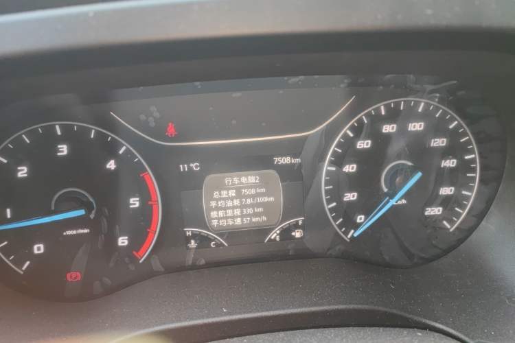 Used JMC Fushun 2023 2.0T Manual Short-Wheelbase Low-Roof Commercial Multi-Purpose Passenger Vehicle 6 Seats with Dual-Opening Tailgate
