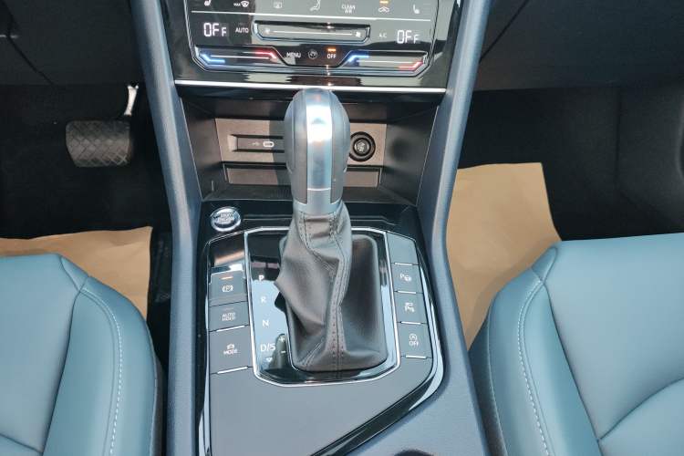 Used Volkswagen Tharu 2024 300TSI Two-Wheel-Drive Moon Luxury Edition
