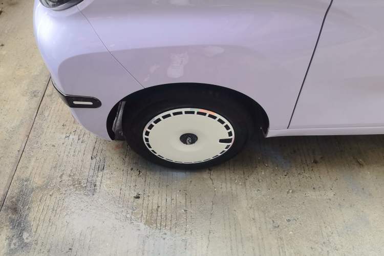 Used Chery QQ Ice Cream 2024 Edition Youth Version 205km Sundae Exterior 4