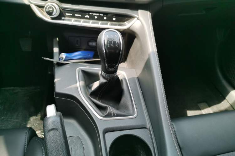 Used CHANGAN Eado 2025 PLUS 1.5L Manual Luxury Edition Gear Lever