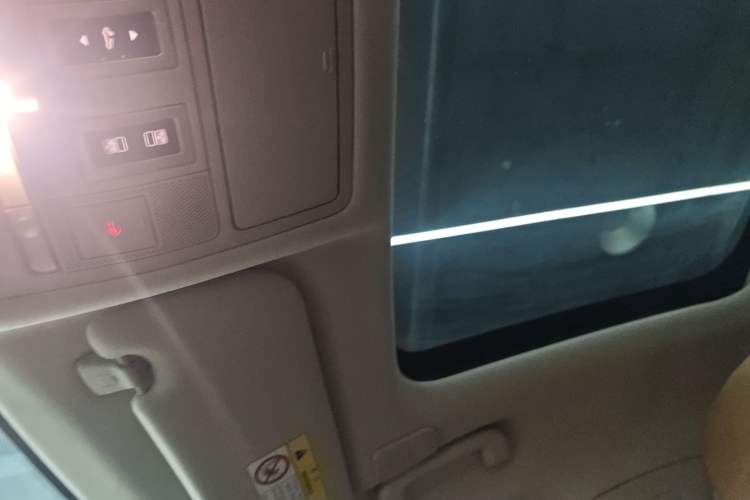 Used Jaguar XFL 2025 Model—2.0T P250, Two-Wheel Drive, Premium Luxury Edition
