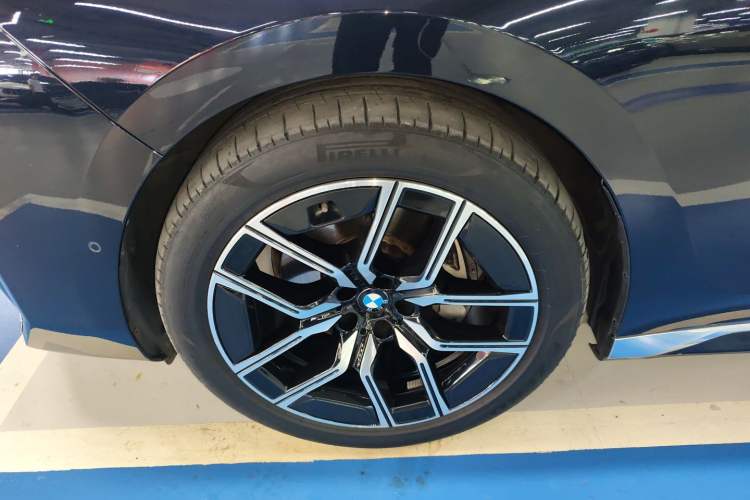 Used BMW 7 Series 2023 735Li M Sport Package Exterior 4