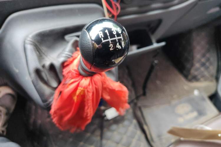 Used Ford Transit Custom 2019 2.2T Multi-Function Short Wheelbase Mid-Roof 6-Seater China VI Gear Lever