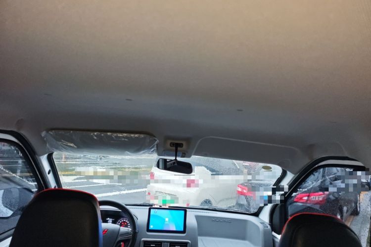 Used Wuling Yangguang 2026 Model, 440km Bus Comfort Edition, 6 Seats Headliner