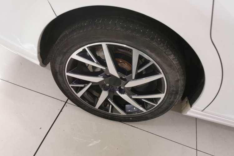 Used Dongfeng Aeolus Yixuan 2020 230T Automatic Dazzle Track Edition