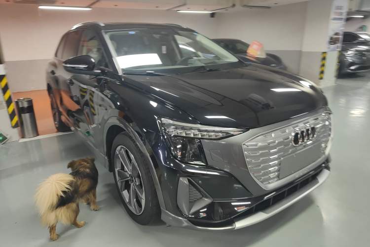 Used Audi Q5 e-tron 2022 40 e-tron Starry Edition Luxury Package Front Right 45 Deg