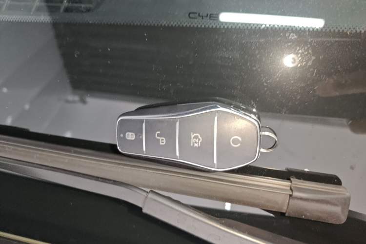 Used BYD Qin L 2025 DM-i Smart Drive 120KM Superior Model Interior 1