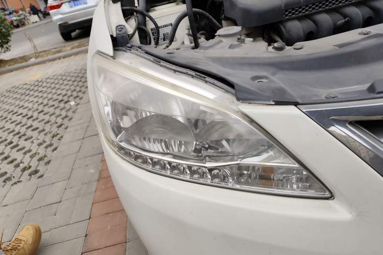 Used Nissan Sylphy 2012 1.6 XL Manual Luxury Edition Right Front Headlight