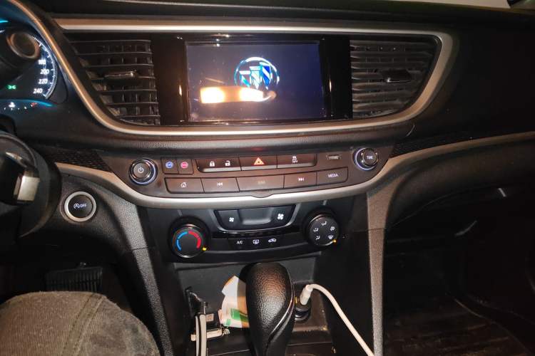 Used Buick GT 2021 Revised Version 1.3T Automatic Mild Hybrid Elite Edition Audio And AC Panel