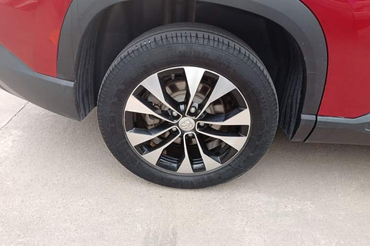 Used Baojun 530 2021 Global Car Anniversary Edition 1.5T Manual Luxury Model 7 Seats Right Rear Wheel Hub