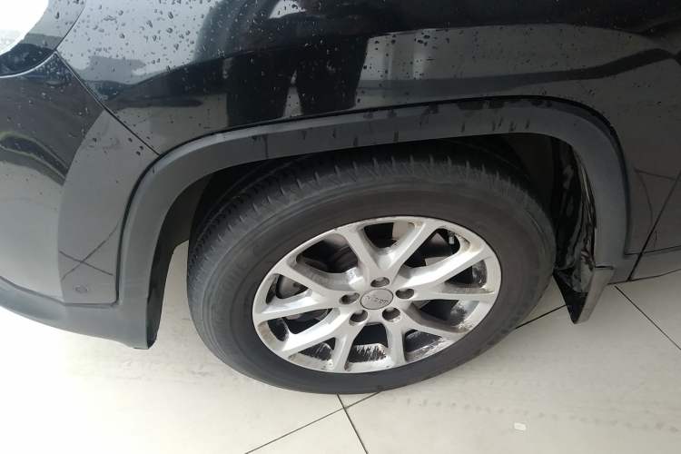 Used Jeep Cherokee 2016 2.4L Leading Edition Left Front Wheel Hub