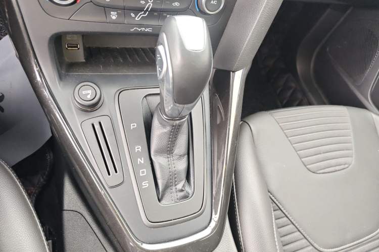 Used Ford Focus 2015 Hatchback 1.6L Automatic Fashion Edition