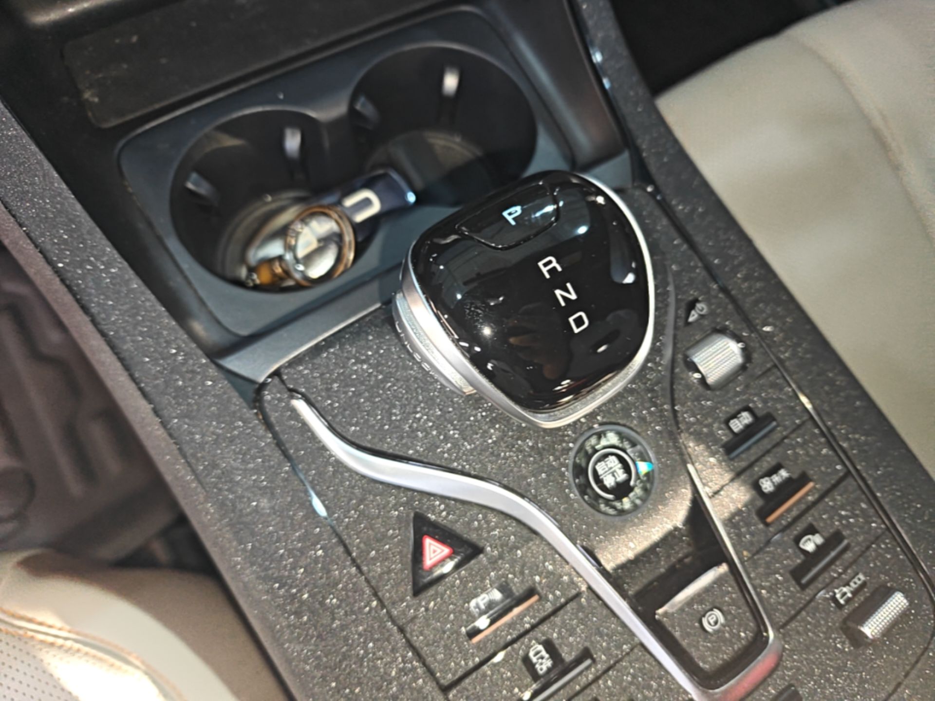 BYD Qin PLUS 2024 HONOR Edition DM-i 55KM Leading Model — снимка 16