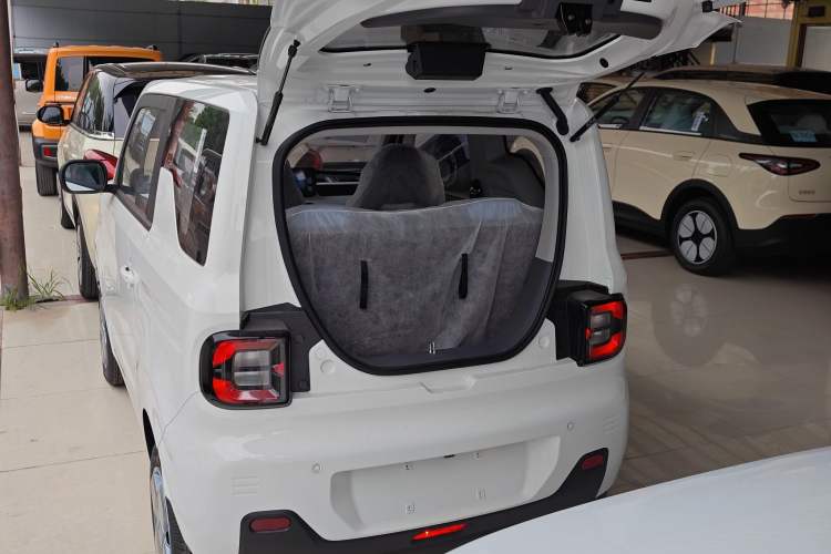 Used Geely Galaxy Panda 2024 Panda Mini 200km Endurance Bear Trunk