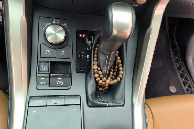 Used Lexus NX 2020 300h Front-Drive FENGSHANG Version China VI Standard Gear Lever