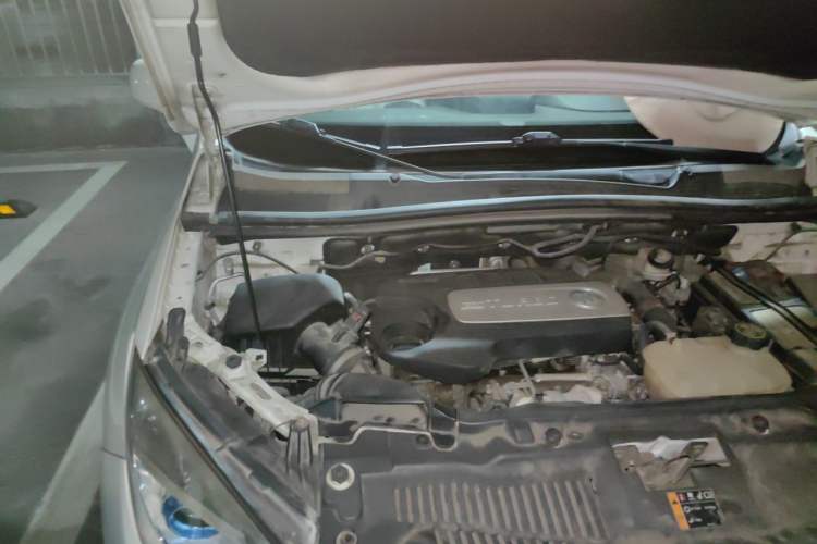 Used Buick Encore 2015 1.4T Automatic Two-Wheel Drive Urban Elite Version Engine Bay Right