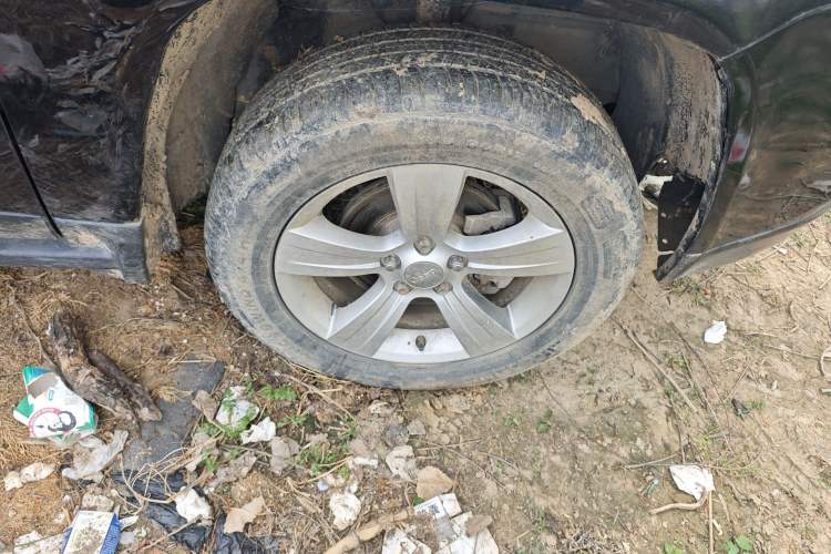 Used Jeep Compass 2014 2.4L four-wheel drive sport version Right Front Wheel Hub