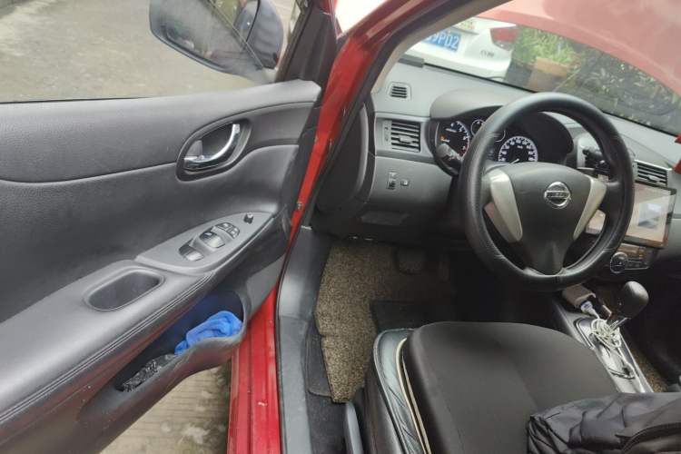 Used Nissan Tiida 2013 1.6L CVT Cool Cafe Edition Driver Seat