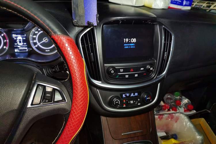 Used Baojun 560 2017 Rhythmic Edition 1.5T Manual Premium Model
