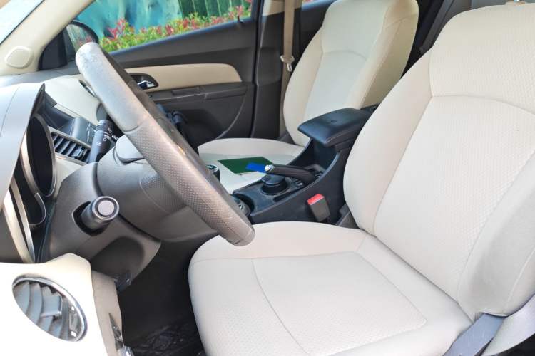 Used Chevrolet Cruze 2015 1.5L Classic SL MT Left Front Seat