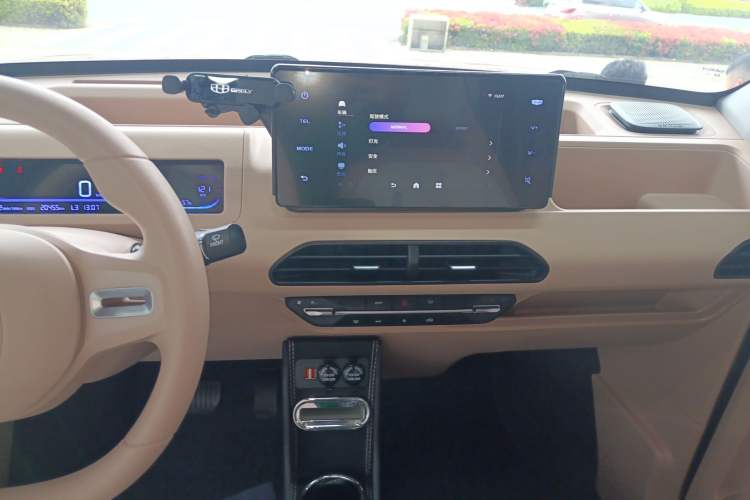 Used Geely Galaxy Panda 2023 Panda Mini 200km Endurance Bear