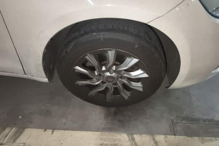 Used Fiat Ottimo 2014 1.4T Manual Comfort Edition Right Front Wheel Hub