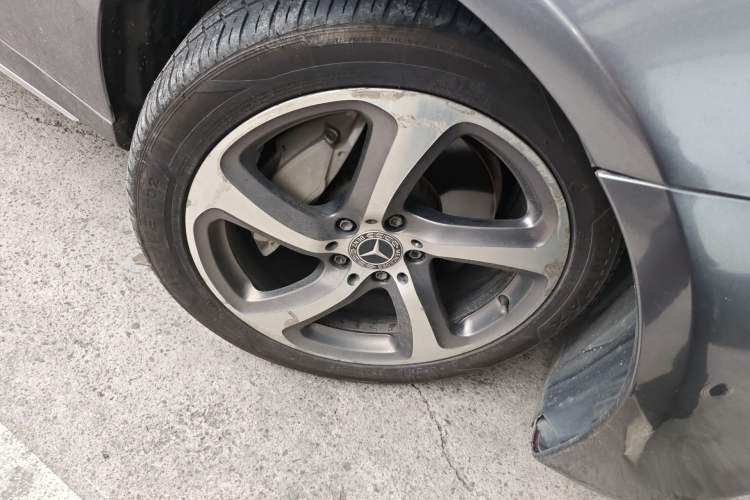 Used Mercedes-Benz E-Class 2018 E 300 L Sporty and Stylish Model