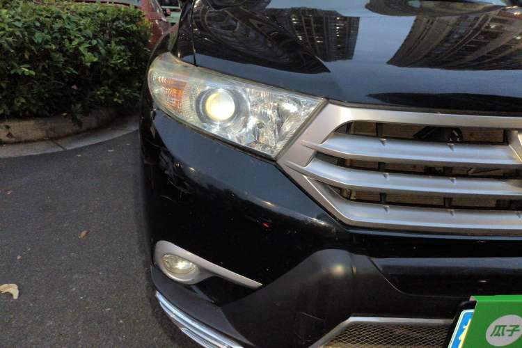 Used Toyota Highlander 2012 2.7L Two-Wheel Drive 7-Seater Luxury Edition Right Front Headlight