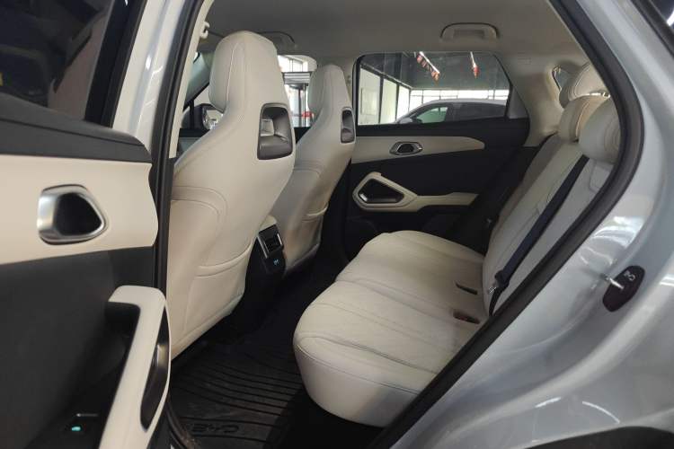 Used BYD Yuan UP 2025 Model 301KM Leading Version