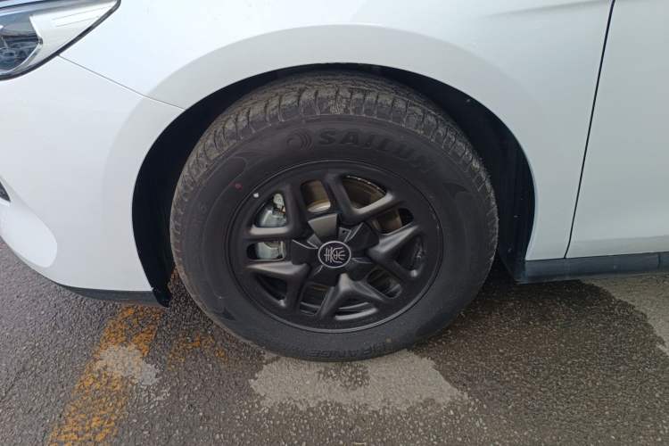 Used BYD Qin PLUS 2025 DM-i Smart Drive 55KM Leading Model Left Front Wheel Hub