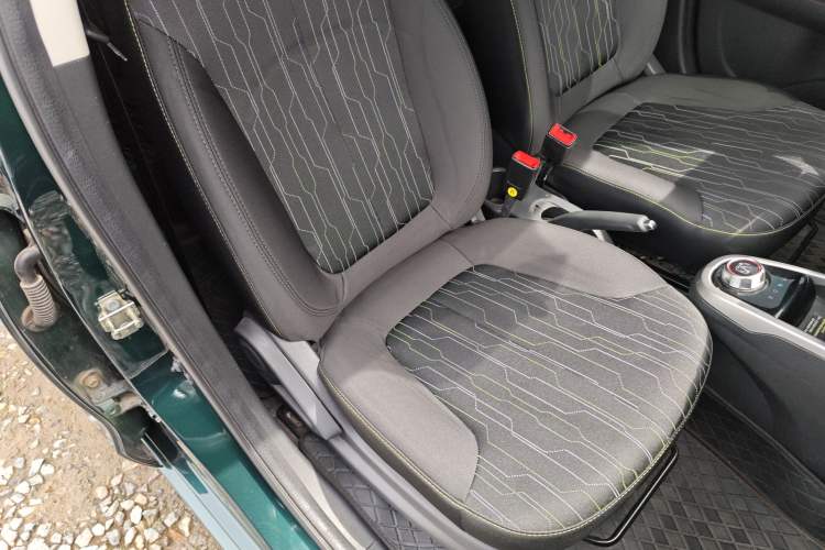 Used CHANGAN OSHAN Benni E-Star 2021 National Edition Xin Yue Version Lithium Iron Phosphate (31.86 kWh) Right Front Seat