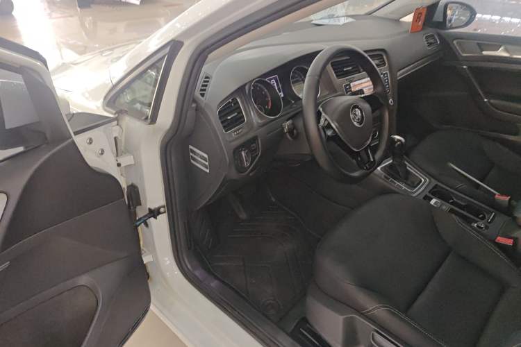 Used Volkswagen Golf 2016 1.6L Automatic Comfort Model
