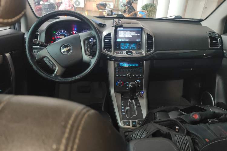 Used Chevrolet Captiva 2012 2.4L 4x4 Flagship Edition 7 Seats Center Console