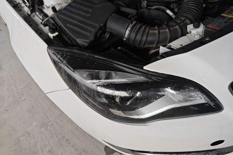 Used Buick Regal 2015 2.0L Elite Fashion Edition Right Front Headlight