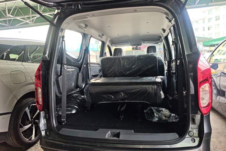 Used Wuling Hongguang New Energy 2024 All-Electric Model 300KM Practical Version Trunk