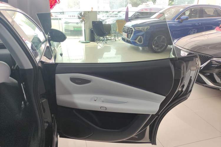 Used Lynk & Co Z10 2025 71 kWh 602 km Range Rear-Wheel Drive Pro